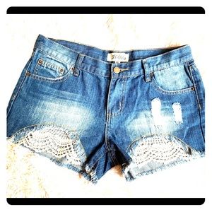 NWT Listicle Lace Underlay MD Wash Denim Shorts